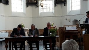 Ondertekening van het contract door orgelmaker Hans Reil